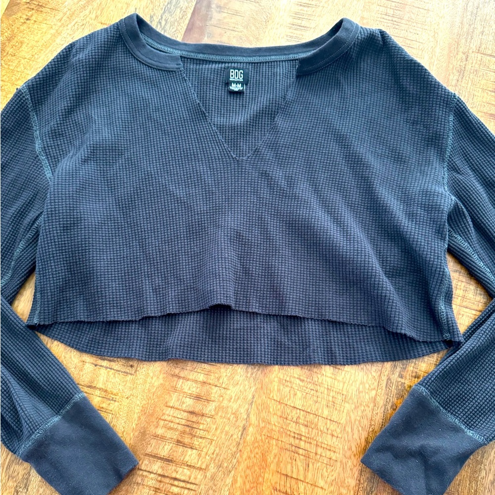 Tilly’s (BDG), V-neck, cropped long sleeve. Size M